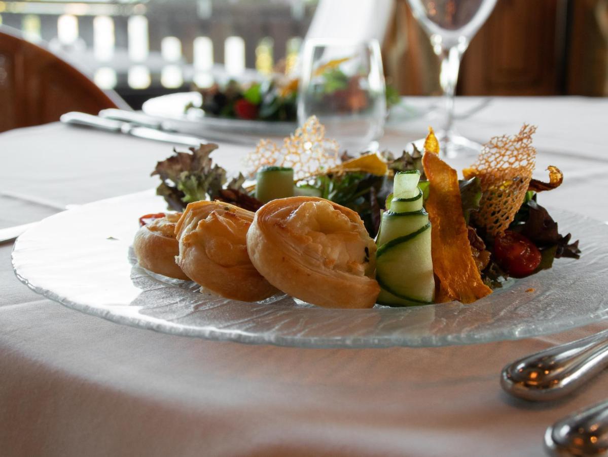 Hotel-Restaurant Le Mont Paisible, Crans-Montana Exteriör bild