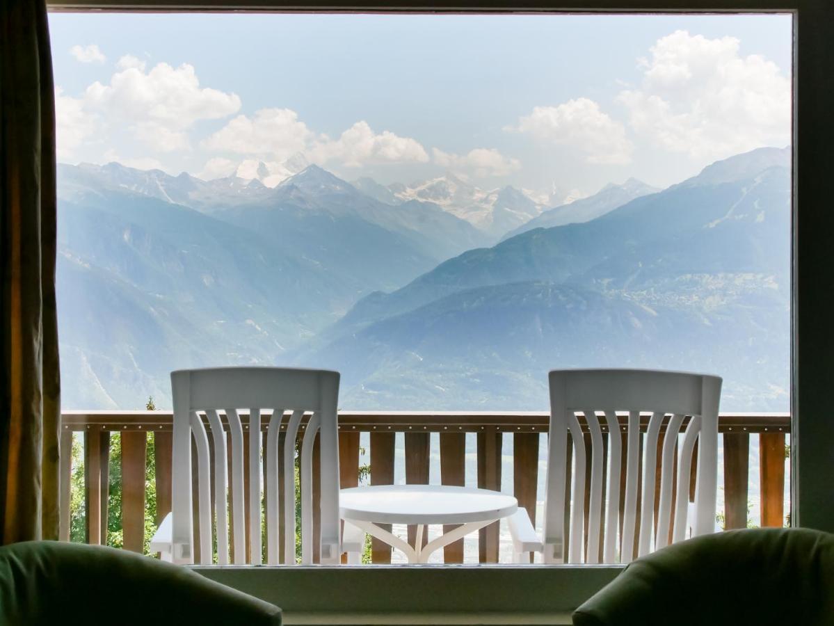 Hotel-Restaurant Le Mont Paisible, Crans-Montana Exteriör bild