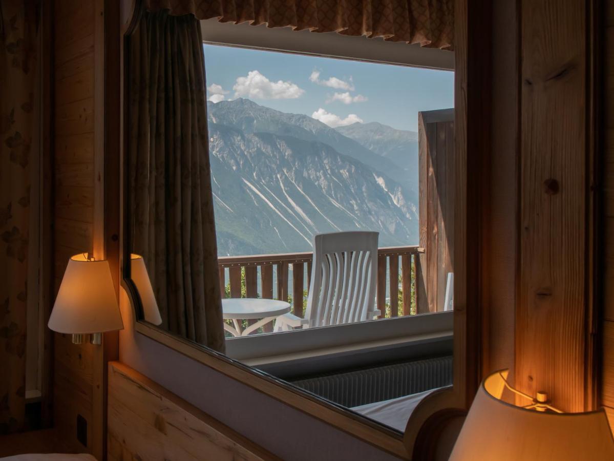 Hotel-Restaurant Le Mont Paisible, Crans-Montana Exteriör bild