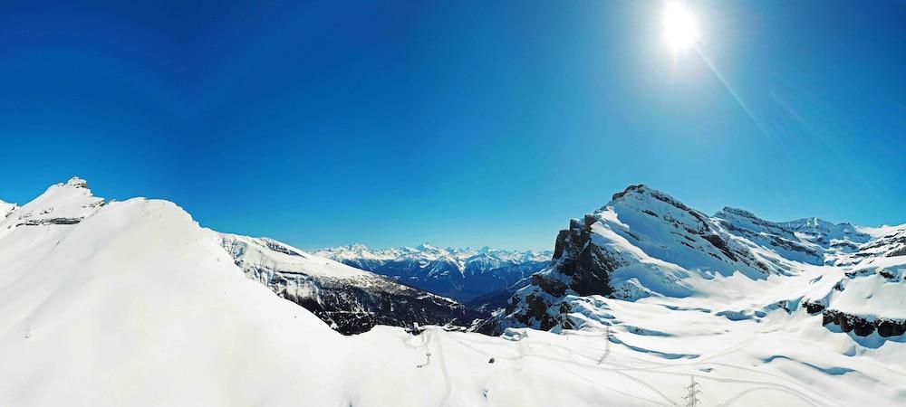 Hotel-Restaurant Le Mont Paisible, Crans-Montana Exteriör bild