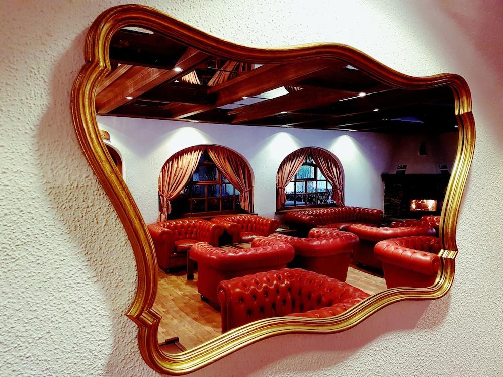 Hotel-Restaurant Le Mont Paisible, Crans-Montana Exteriör bild